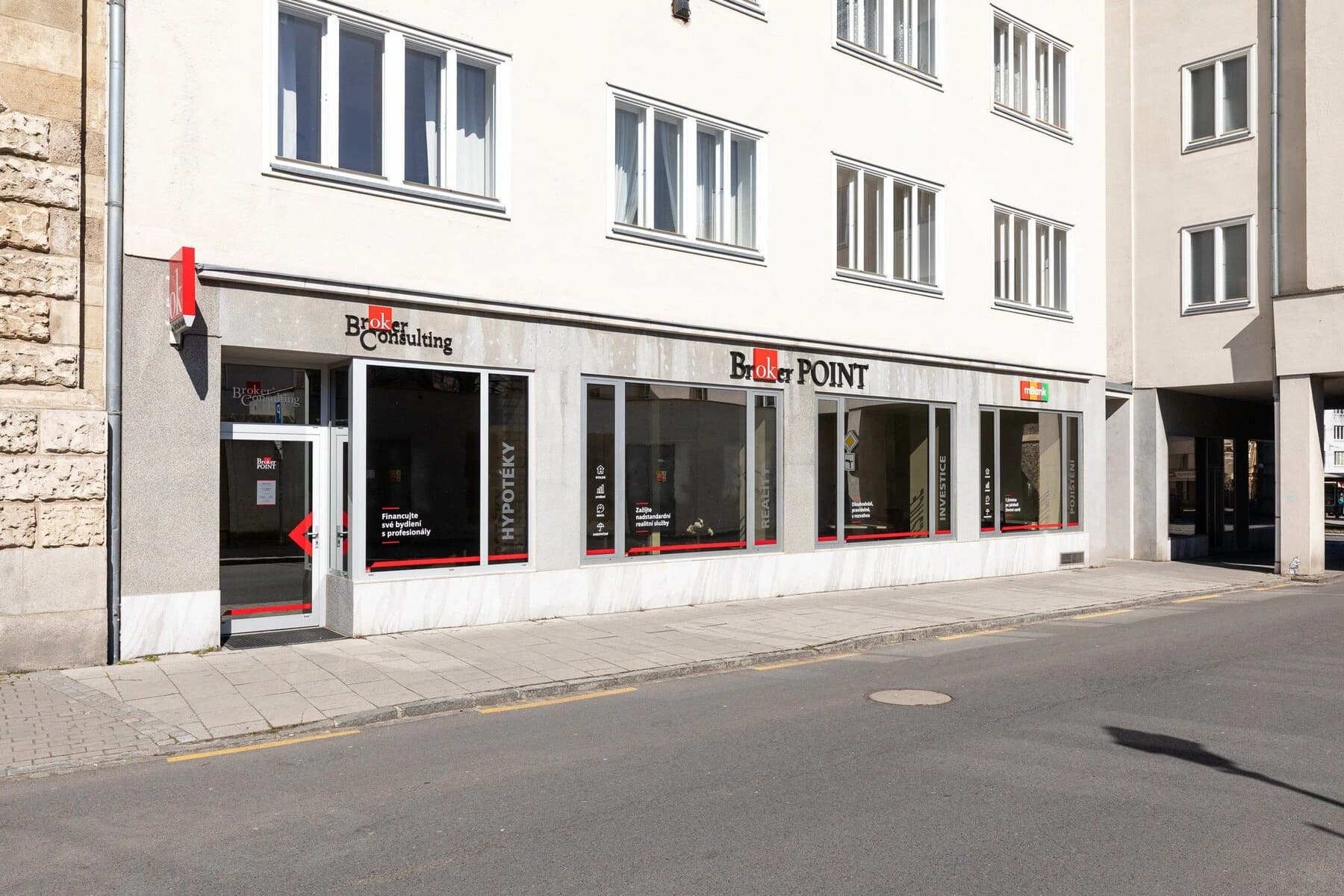 imgi_46_financni-poradenstvi-ostrava-a-opava-jan-samarek-pobocka-venku